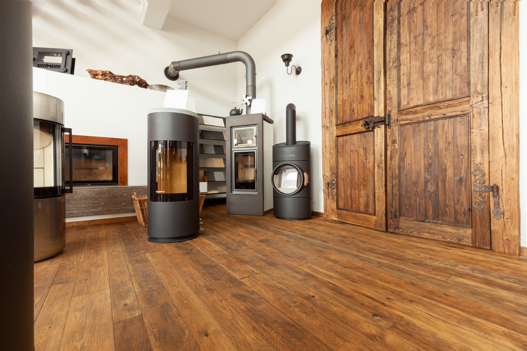 Wirtshausboden Eichendielen Avignon Massivholzdielen, Massivdielen, Handarbeit, robuste Eichendielen, Kachelofen