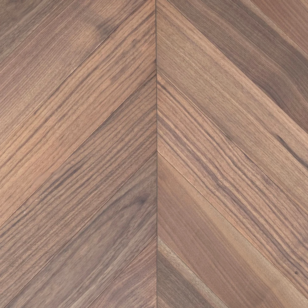 Amerikanische Walnuss, Chevron Französisches Fischgrätparkett aus aus Amerikanischer Walnuss