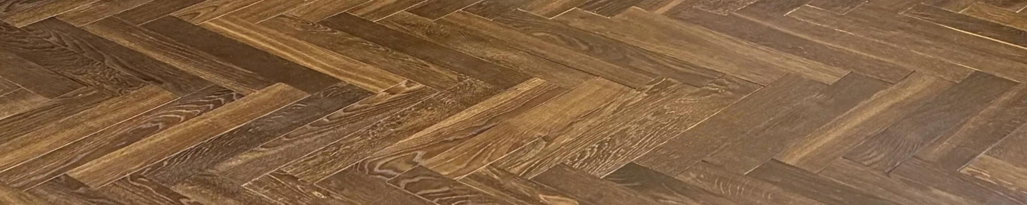 Chalet Schweiz, dunkles Parkett