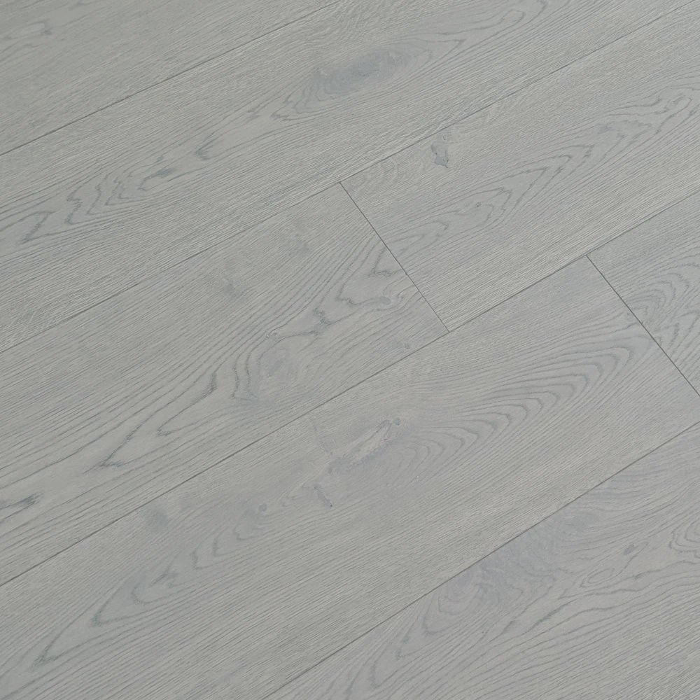 Eiche Light Grey Graues Eichenparkett, als Diele verlegt