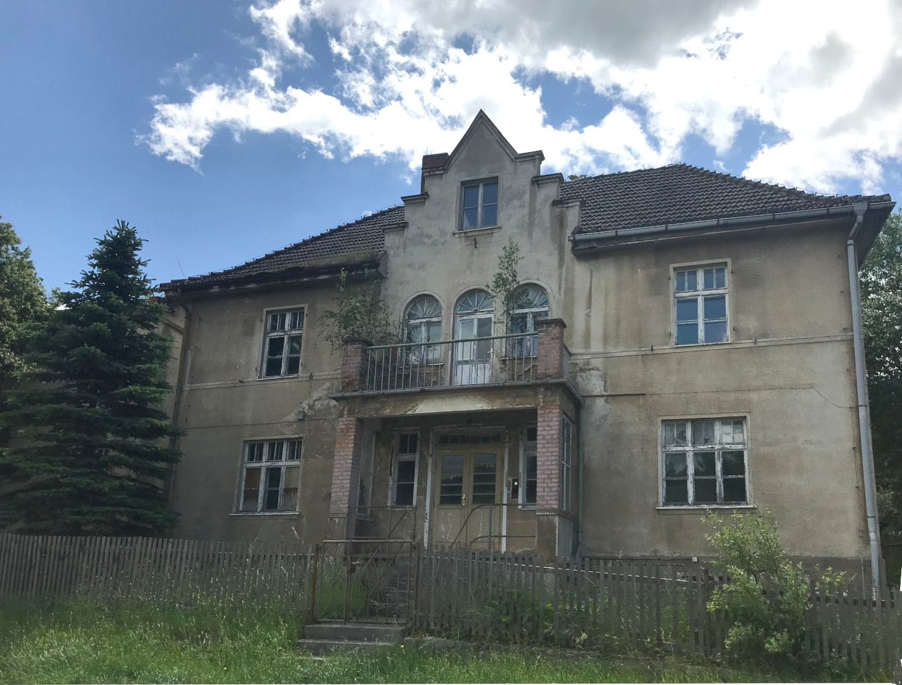 Historische Villa vor der Sanierung Chestnut_Homenr7_Aussen-IMG_2659_web