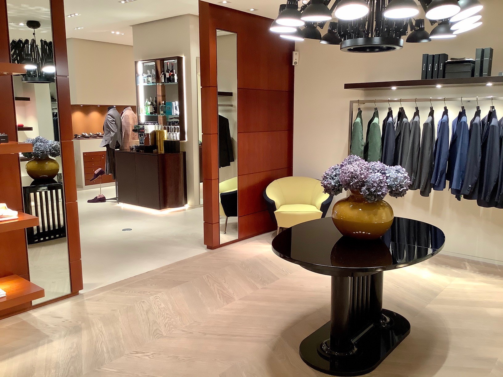 Französisches Fischgrät Super White  Französisches Fischgrät in Herren-Boutique