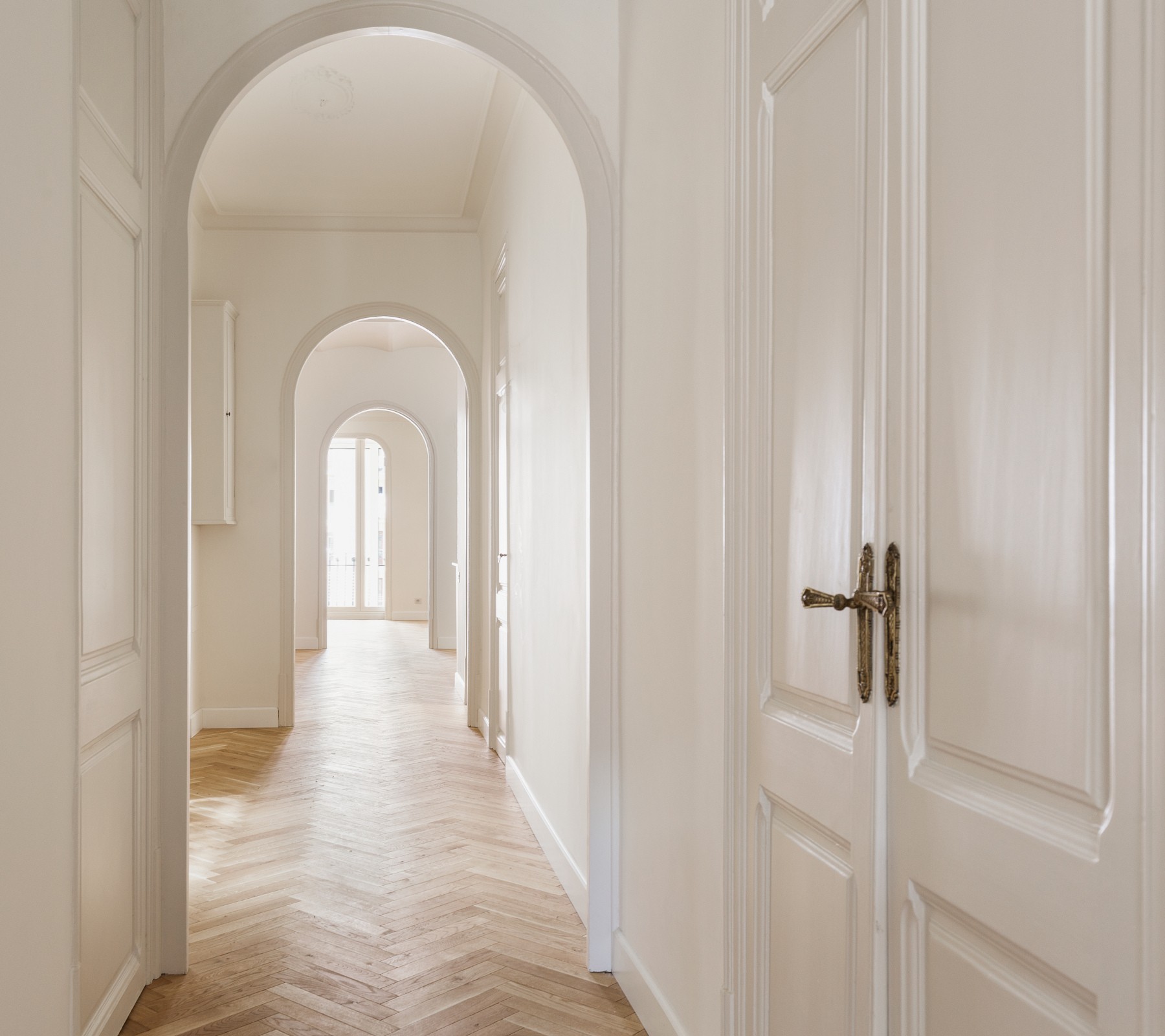 Fischgrät Antik Golden Horse, Barcelona Altbau Denkmalschutz Katalanischer Jugendstil