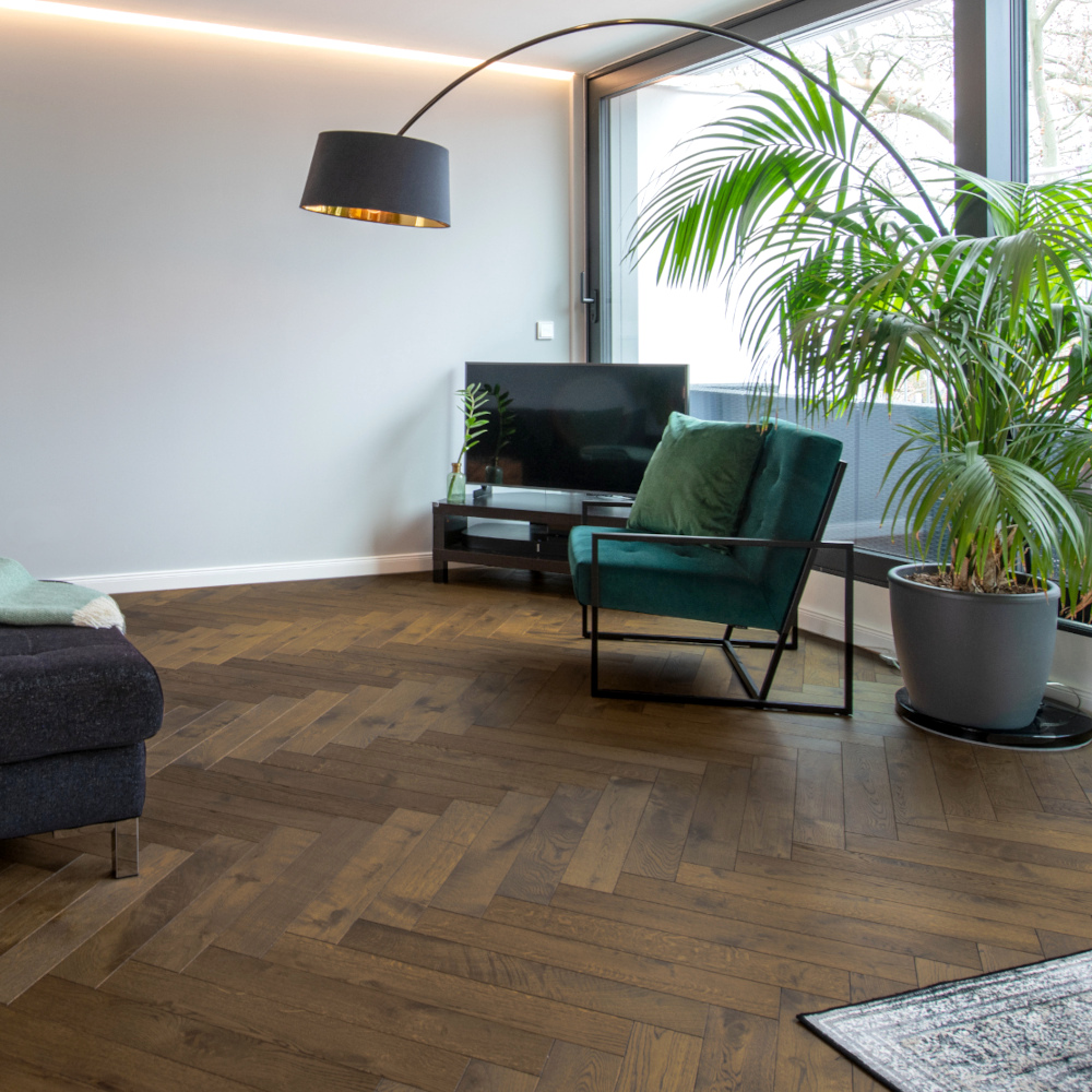 Fischgrät Chestnut Naturöl, Eiche massiv Massivholz, braunes Fischgrätparkett