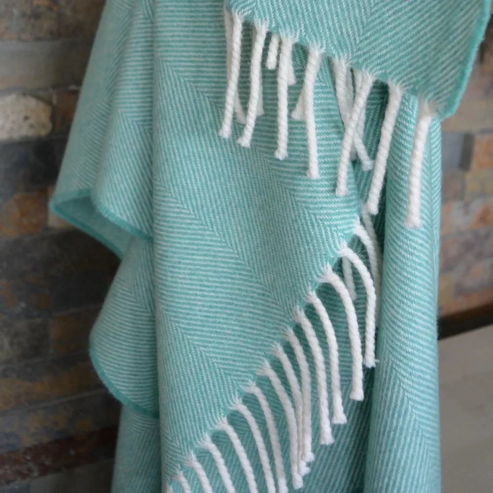 Mintfarbene Wolldecke Lammwolle Irland