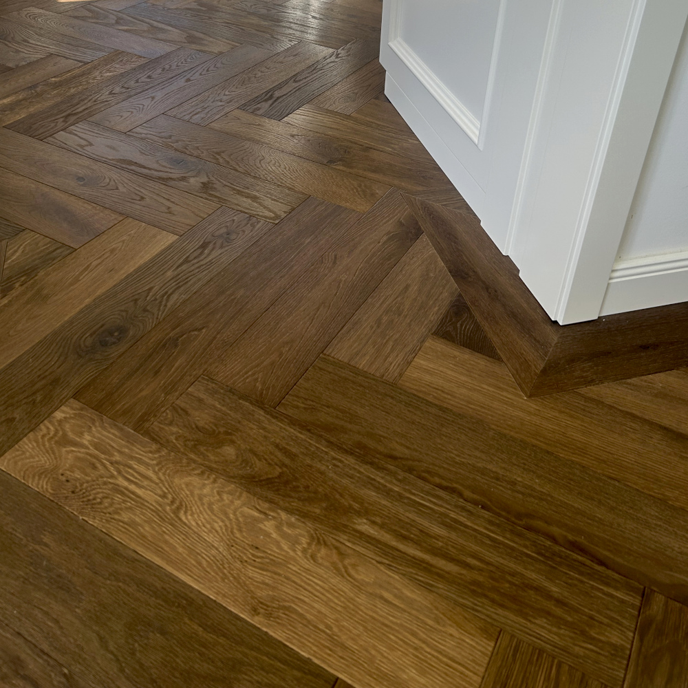 Klassisches Fischgrät Parkett Eiche "Colombian" (geräuchert) Dunkles Fischgrätparkett