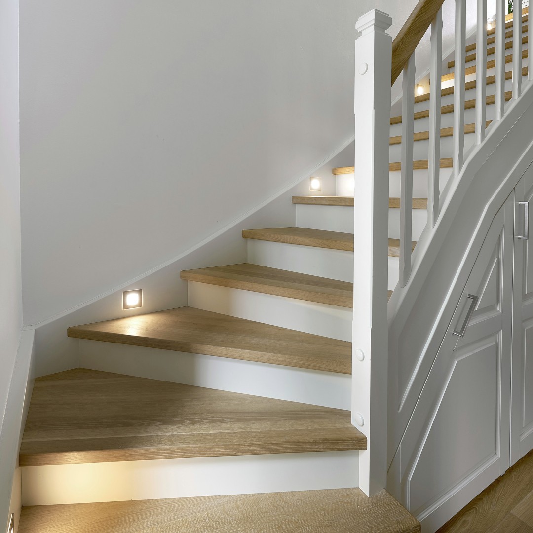 Treppe aus Dielen Clear White