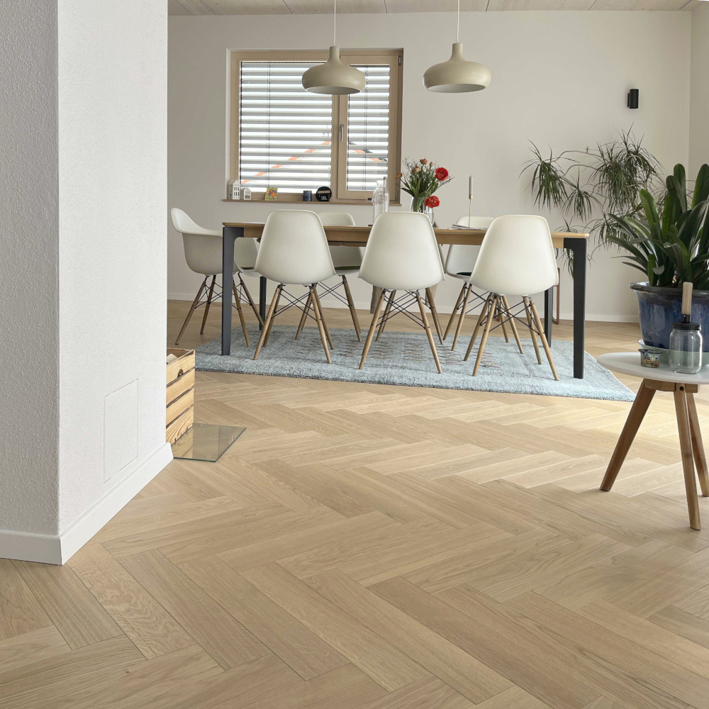 Natürliches Herringbone Parkett