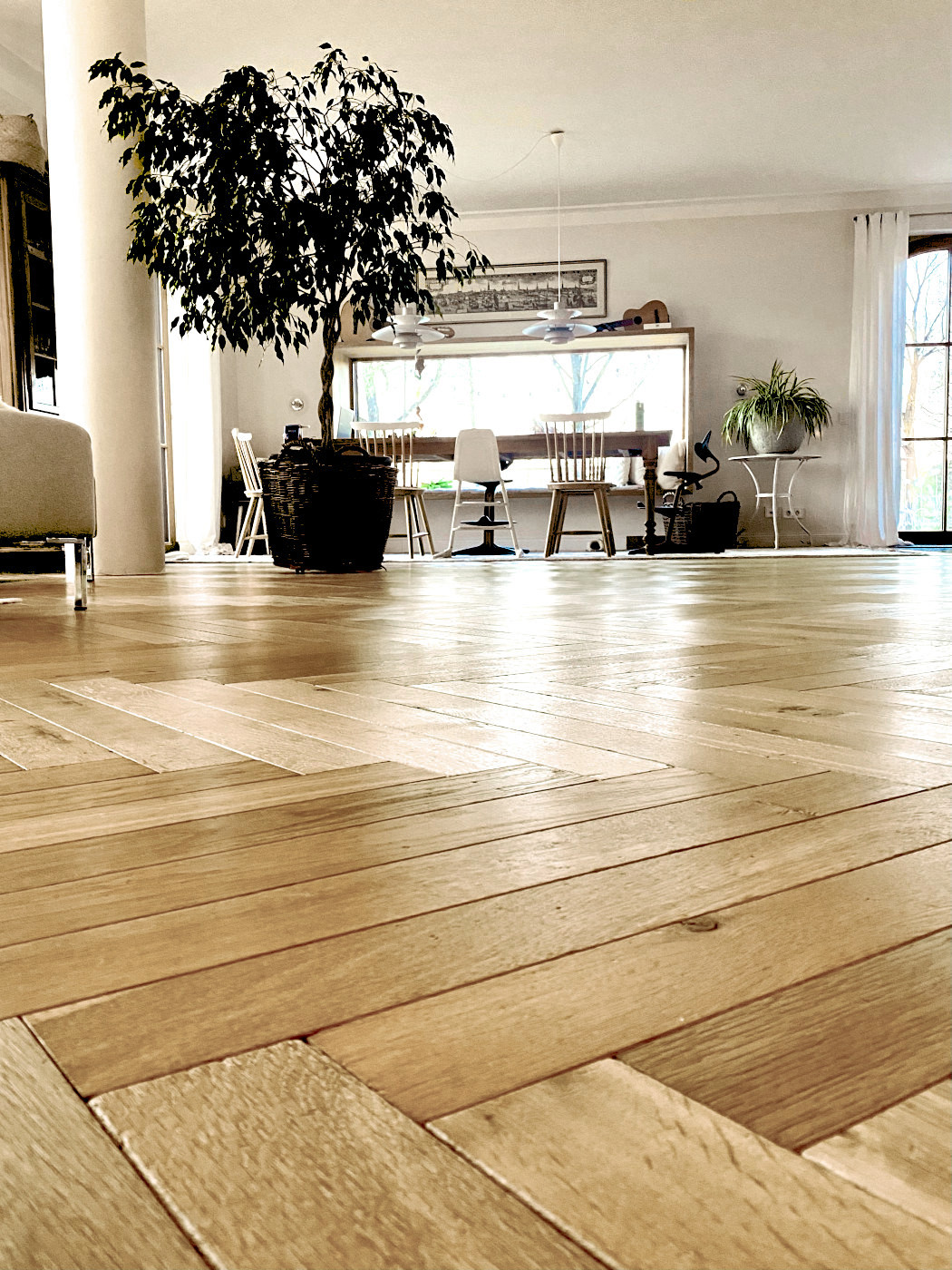 Fischgrät-Parkett Eiche Antik Sesame Helles Antikparkett, lange Fischgrätstäbe