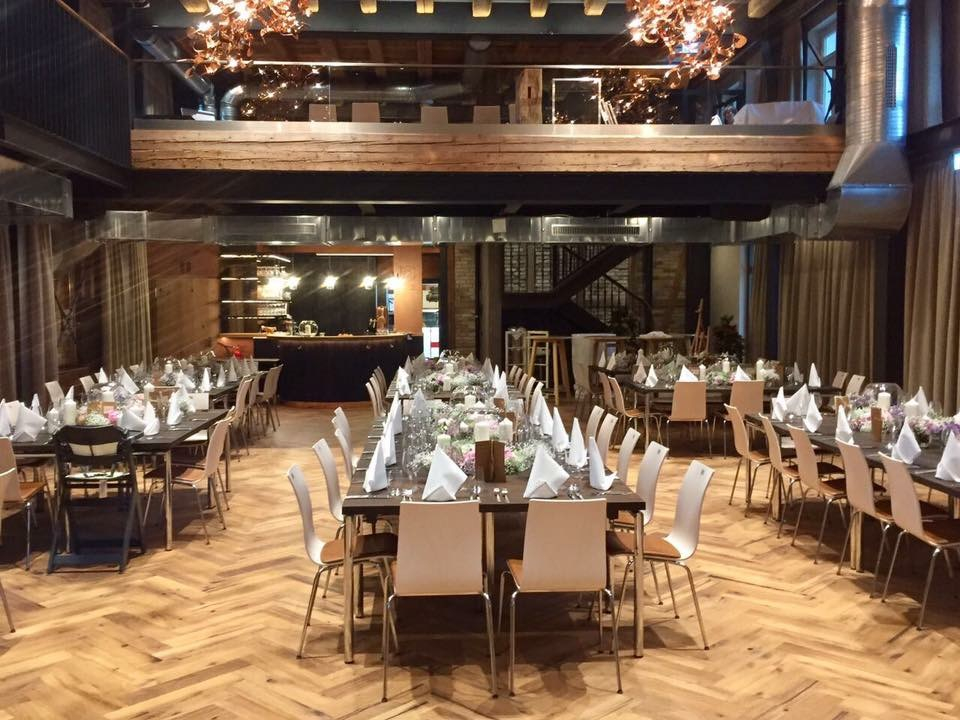 Fischgrätparkett Altholz im Löwensaal Eiche Altholzparkett