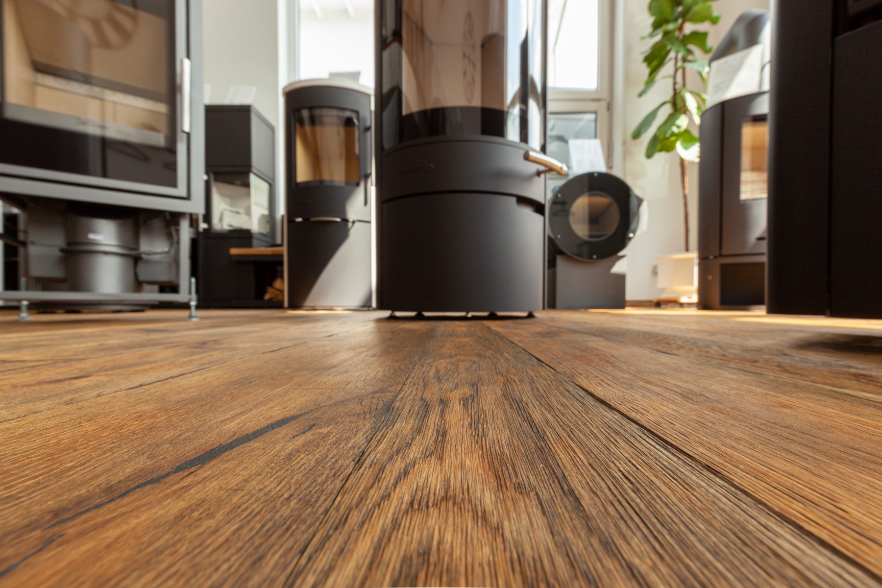 Wirtshausboden Eichendielen Avignon Massivholzdielen, Massivdielen, Handarbeit, robuste Eichendielen, Kachelofen