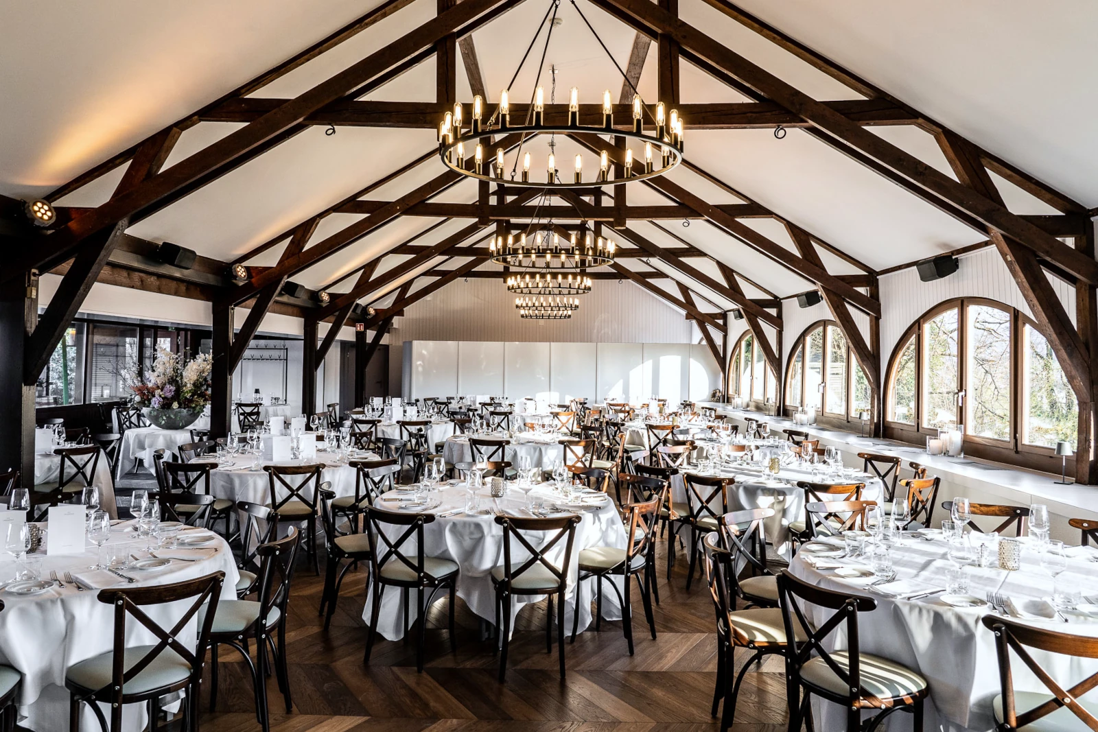 Französisches Fischgrät Eiche Colombian im Landgasthof Halbinsel Au Schweiz Chevron Veranstaltungssaal