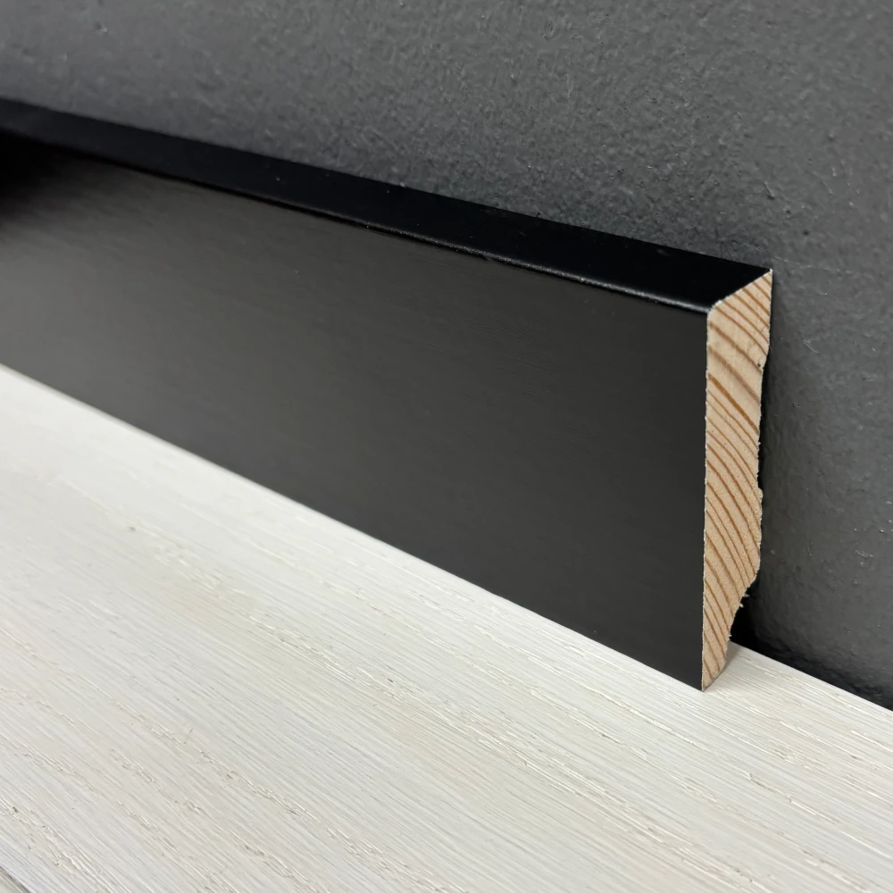 Sockelleiste Kiefer kantig - Schwarz Sockelleiste Kiefer kantig - Schwarz