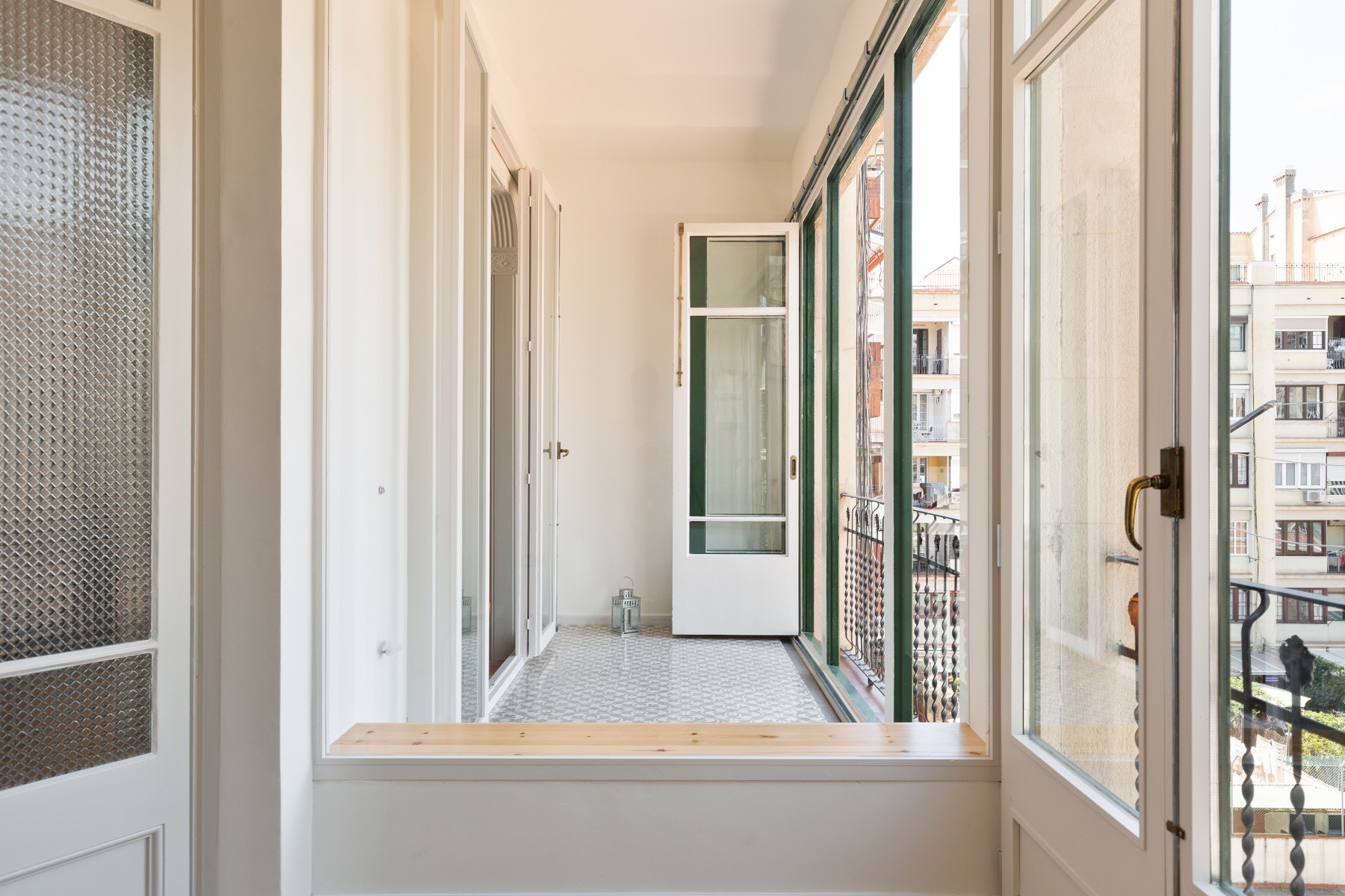 Fischgrät Antik Golden Horse, Barcelona Altbau Denkmalschutz Katalanischer Jugendstil