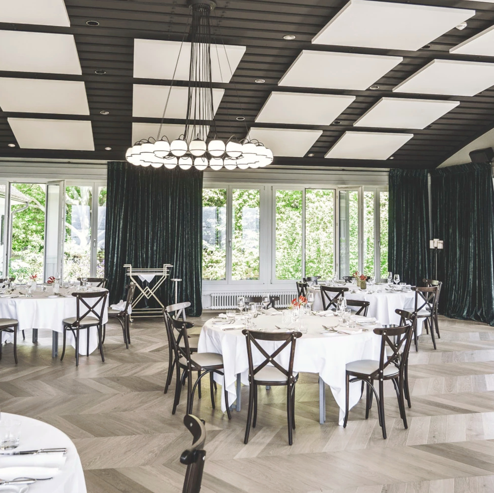 Französisches Fischgrät Eiche Pietra im Landgasthof Halbinsel Au Schweiz Chevron Veranstaltungssaal