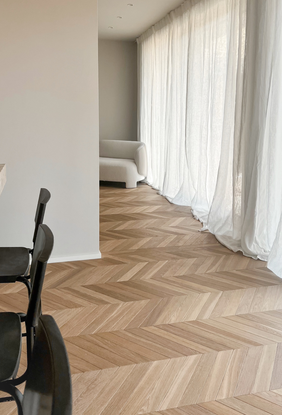 Französisches Fischgrät: Eiche Antik Smoky Horse - Greige Chevron Antikparkett Räuchereiche saskia_li