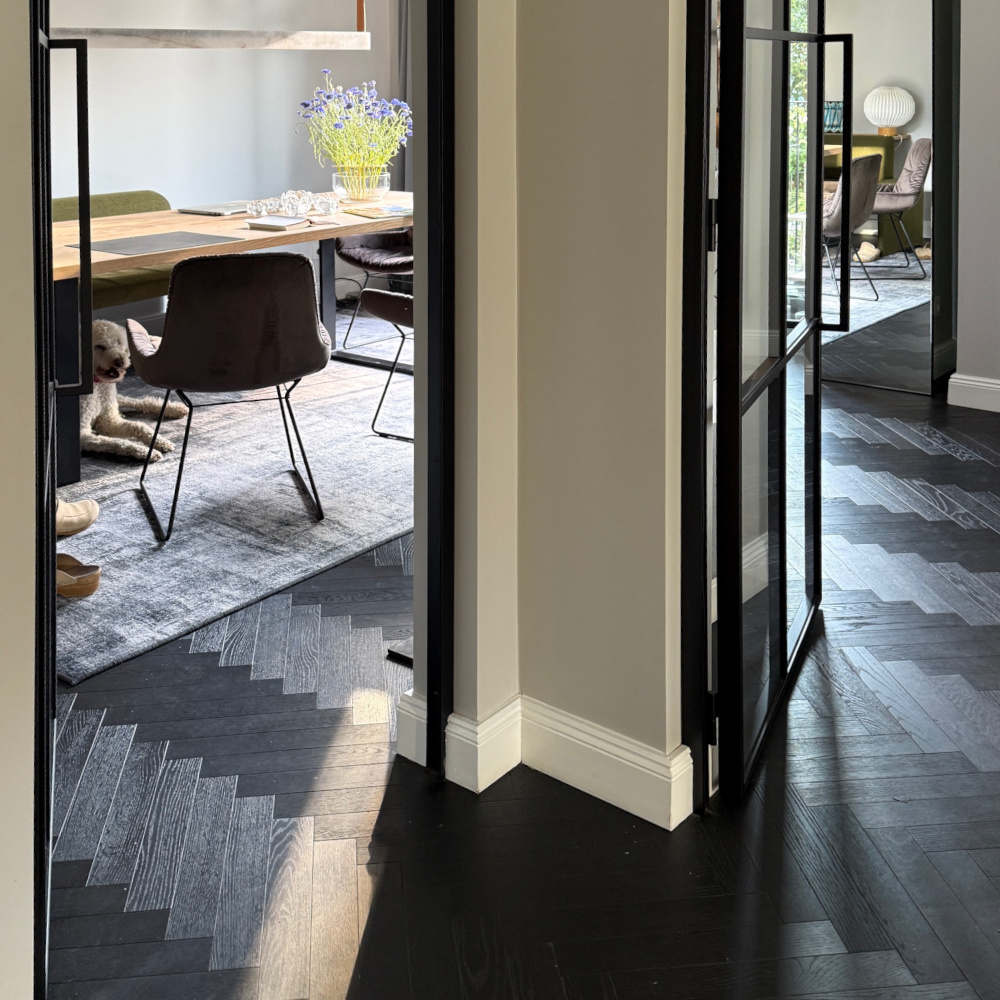 Fischgrät Night Black, Esszimmer Schwarzes Parkett