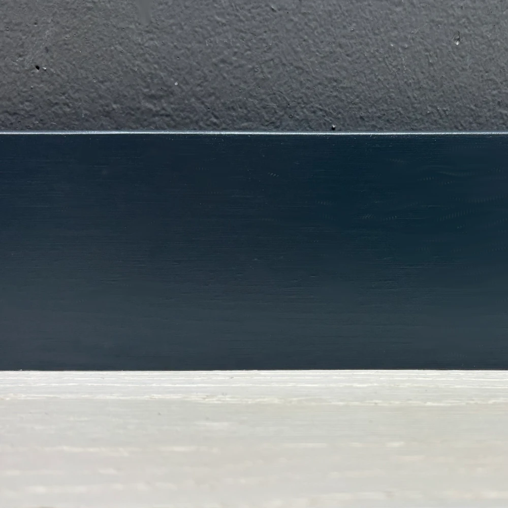 Sockelleiste Kiefer kantig - Anthrazit Sockelleiste Kiefer kantig - Anthrazit