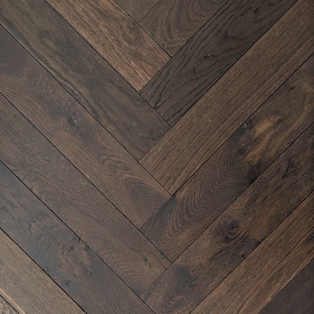 Fischgrät Antik Brown-Black braun schwarz Dunkelbraunes Parkett Räuchereiche fast schwarz