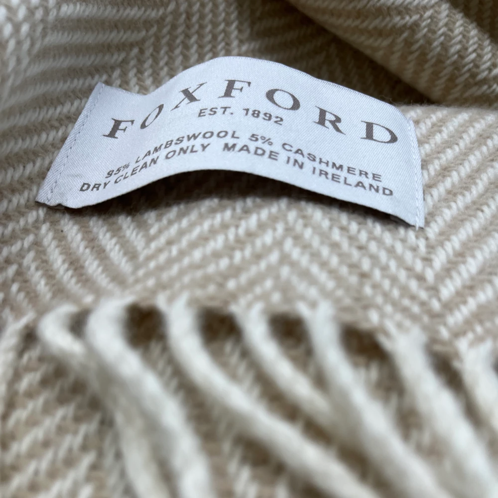 Plaid Cashmere Merino von Foxford - Cafè Latte  Plaid Cashmere Merino von Foxford - Cafè Latte