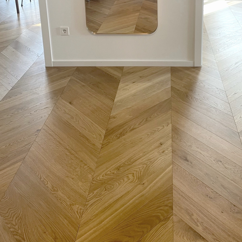 Franz. Fischgrät Eiche Caramel (geräuchert) Chevron Räuchereiche braun