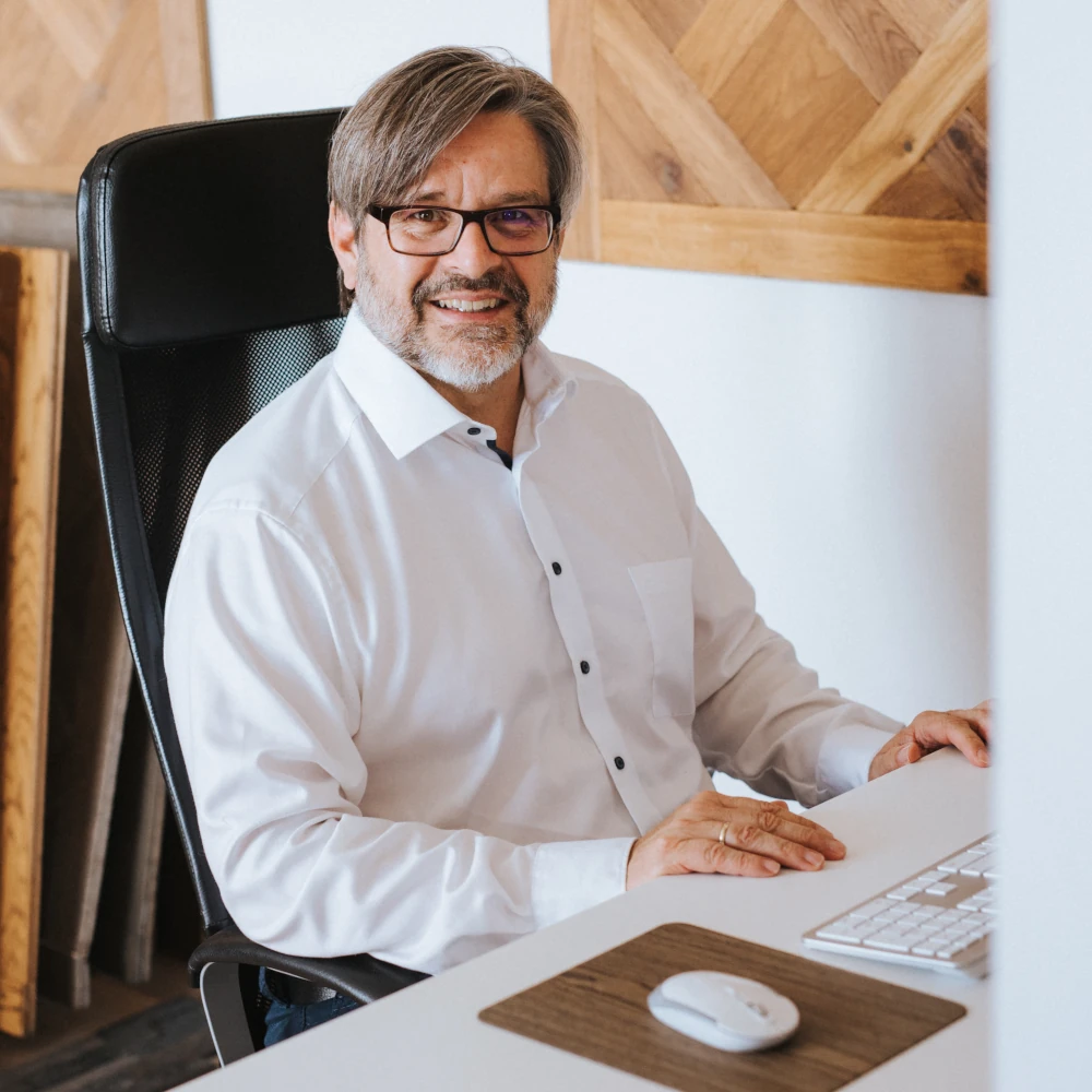 Robert Fischbacher Robert_Fischbacher_Portraet1_1000px