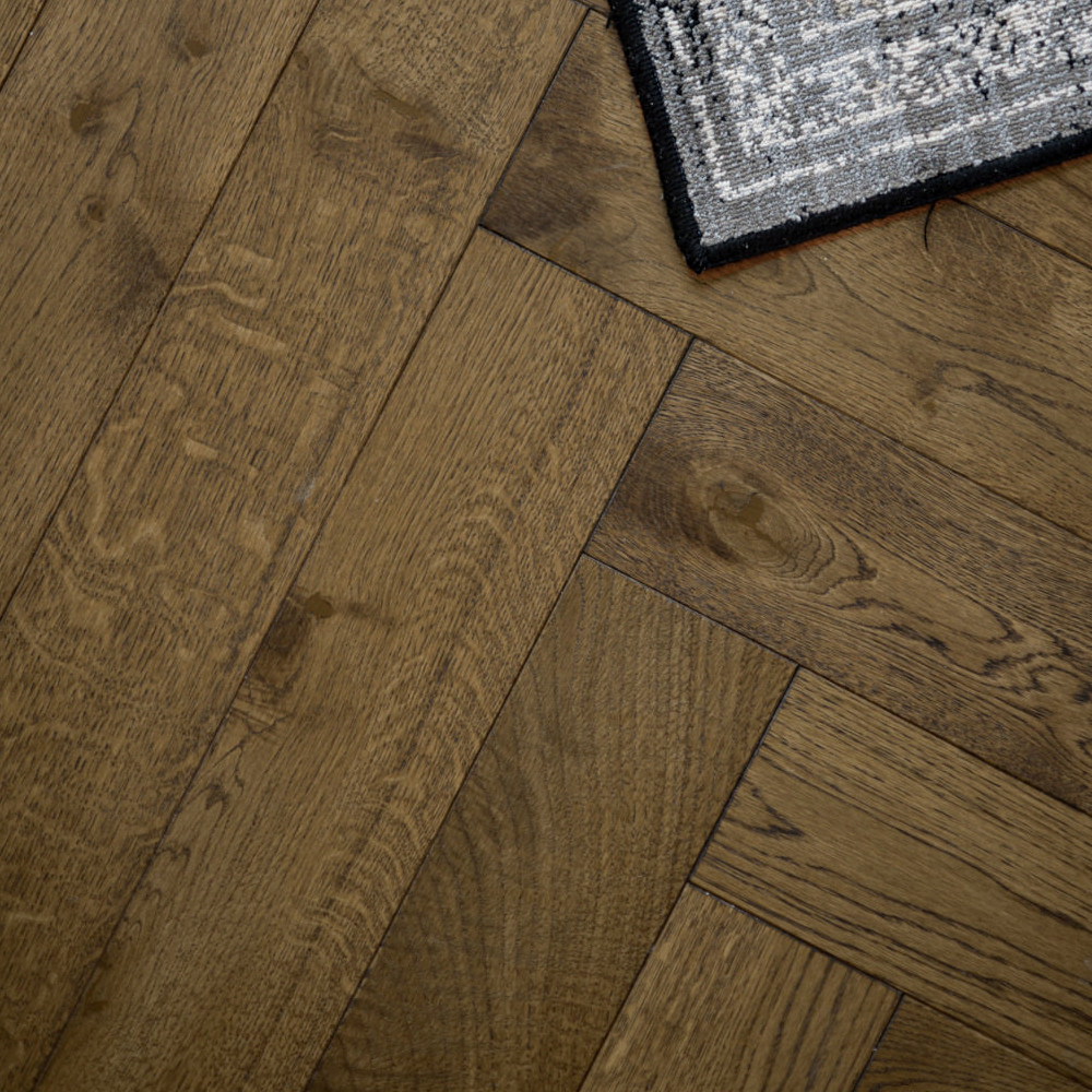 Fischgrät Chestnut Naturöl, Eiche massiv Massivholz, braunes Fischgrätparkett