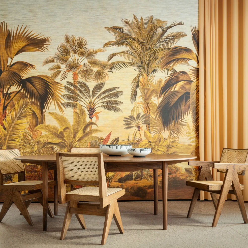 Rêverie Tropicale – Golden Hour – 26771 Exklusive Wandtapete mit Dschungelmotiv im Wohnzimmer