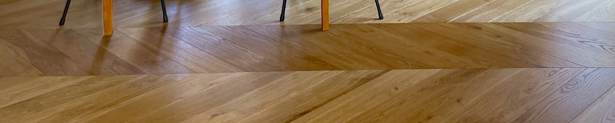 Franz. Fischgrät Eiche Caramel (geräuchert), Select Chevron hellbraunes Parkett Räuchereiche