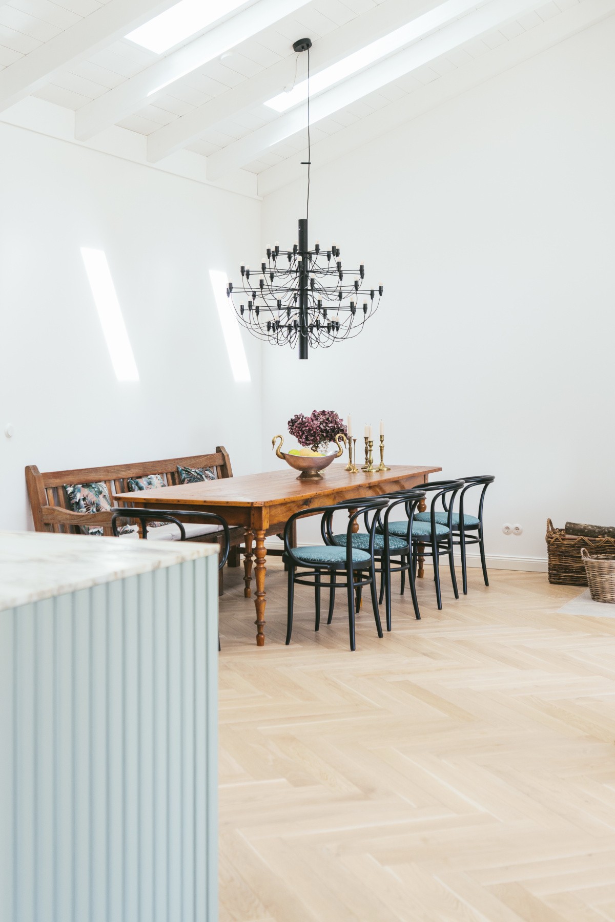 Fischgrätparkett Eiche Antik Creamy Horse Fischgrät Antikbearbeitung Esszimmer