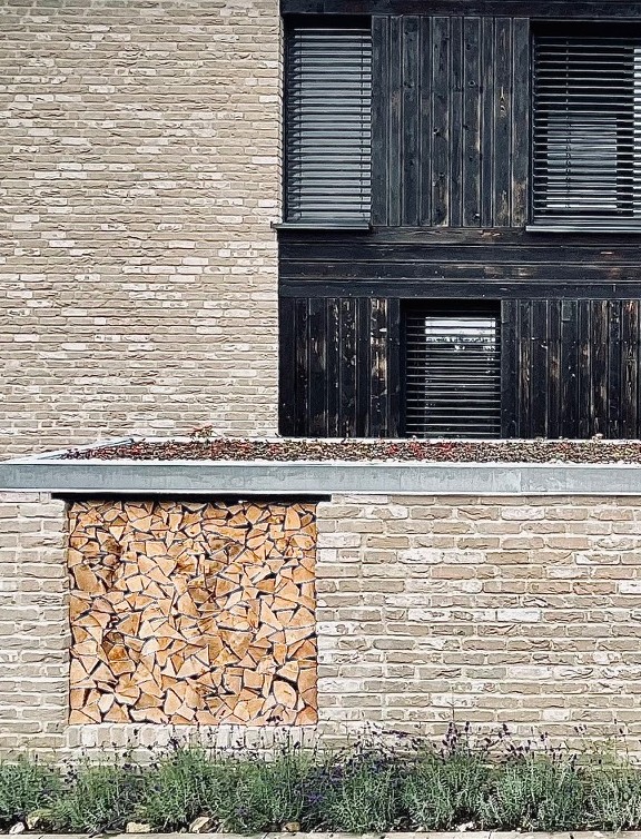 Klinker-Bauweise und Fassade aus verkohltem Holz Architektenhaus nahe Berlin