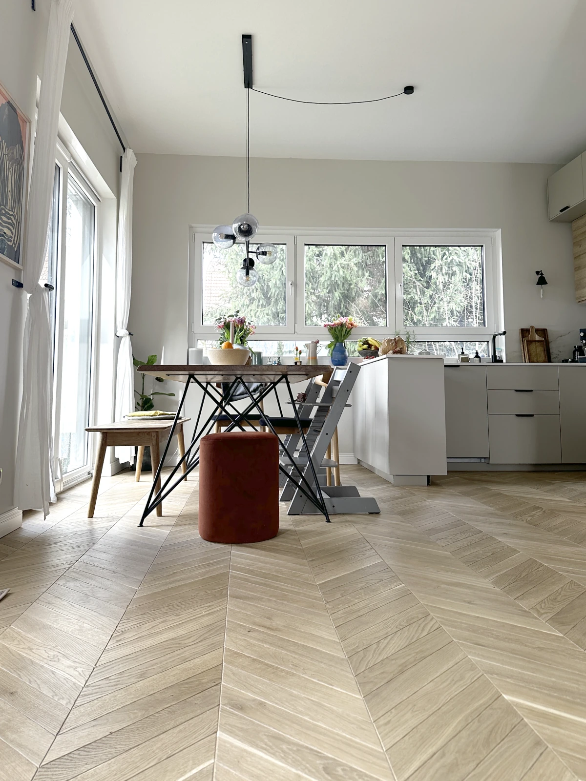 Französisches Fischgrät-Parkett Eiche Antik Creamy Horse Chevron Antikparkett