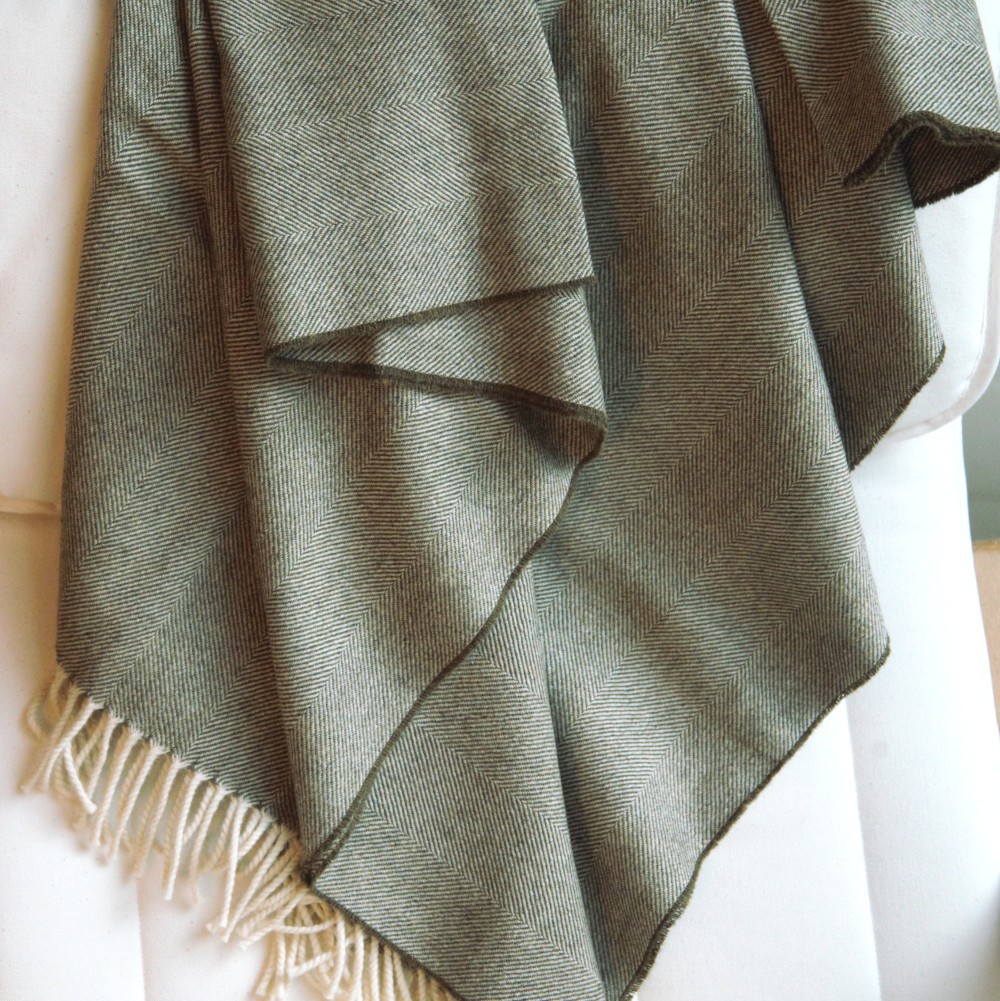 Weiches Plaid aus Schurwolle, Hunter's Green grüne Wolldecke khaki