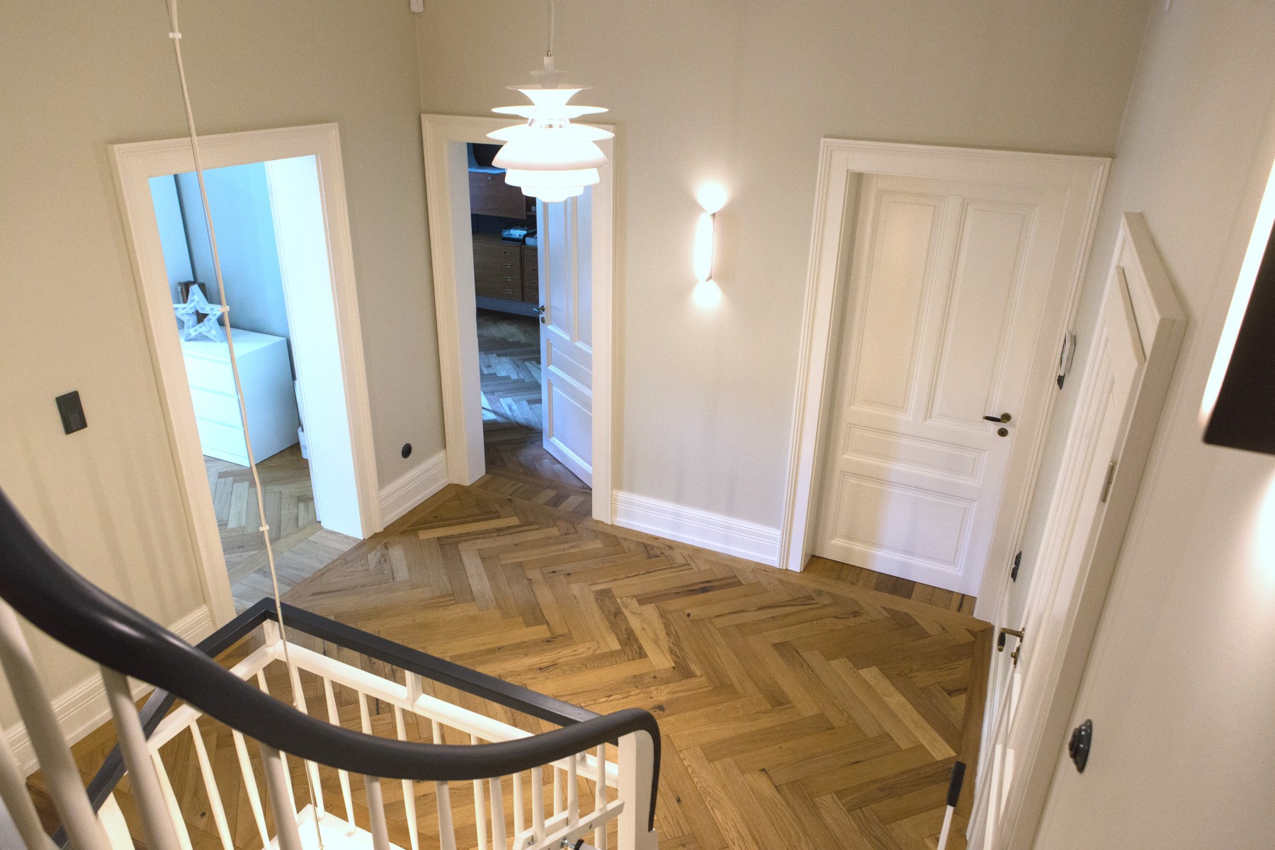 Fischgrät aus Altholz im denkmalgeschützten Altbau Fischgrätparkett, Altholzparkett, Treppenhaus