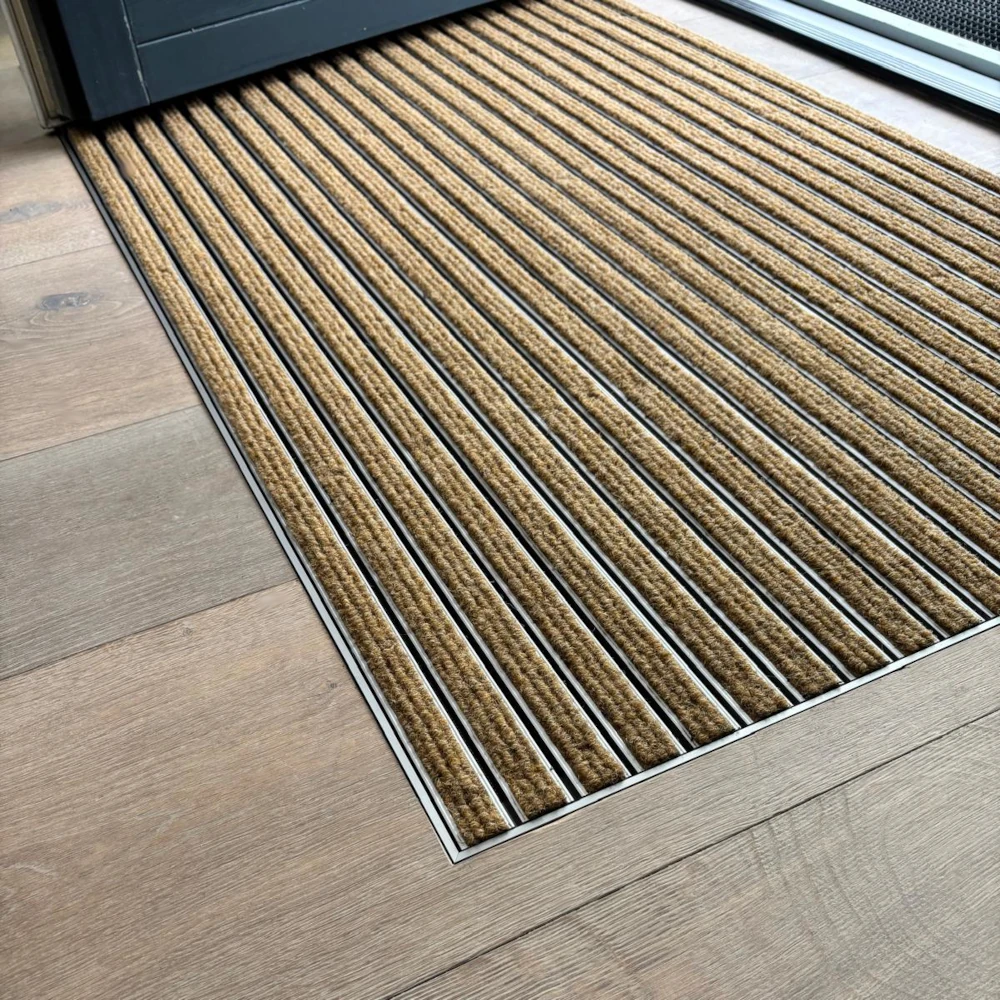 Alu Eloxiert Champagne / Rips Camel - bodenebene Sauberlaufmatte