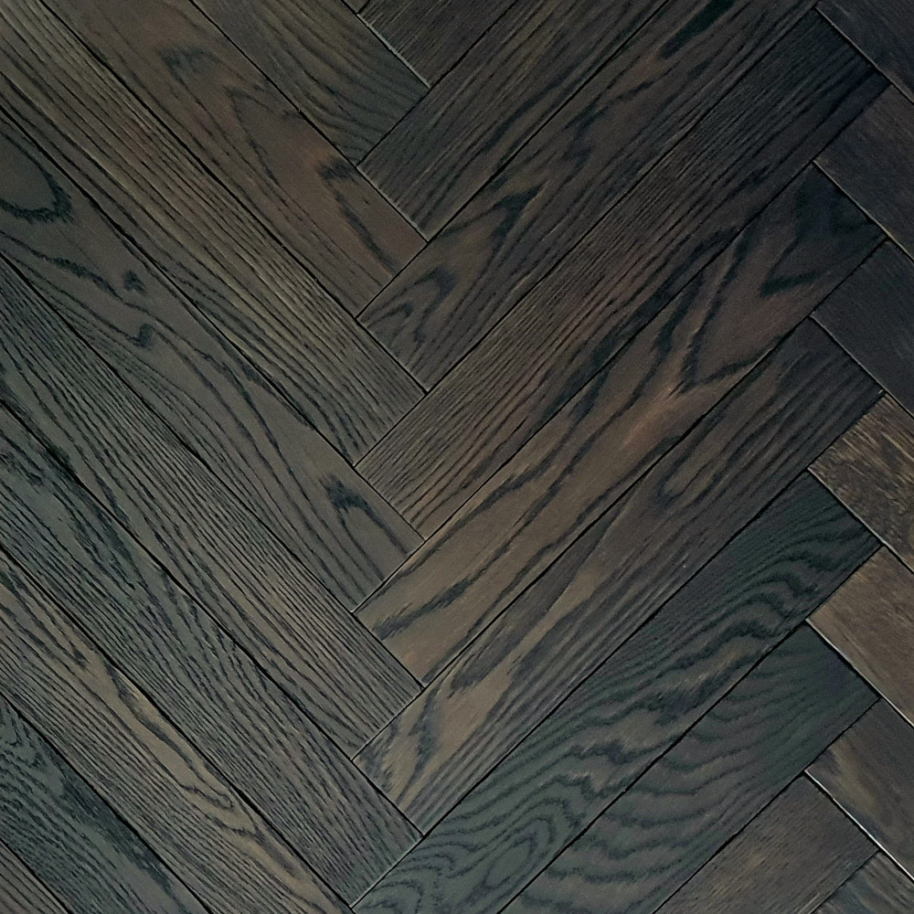 Fischgrät Antik Smoky Horse - Dark Chocolate Dunkles Fischgrätparkett Räuchereihe, antik bearbeitet