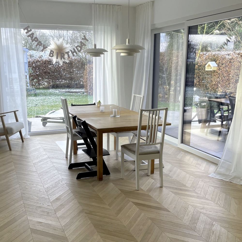 Franz. Fischgrät 45° Eiche Antik Creamy Horse Helles Chevron mit Antik-Look