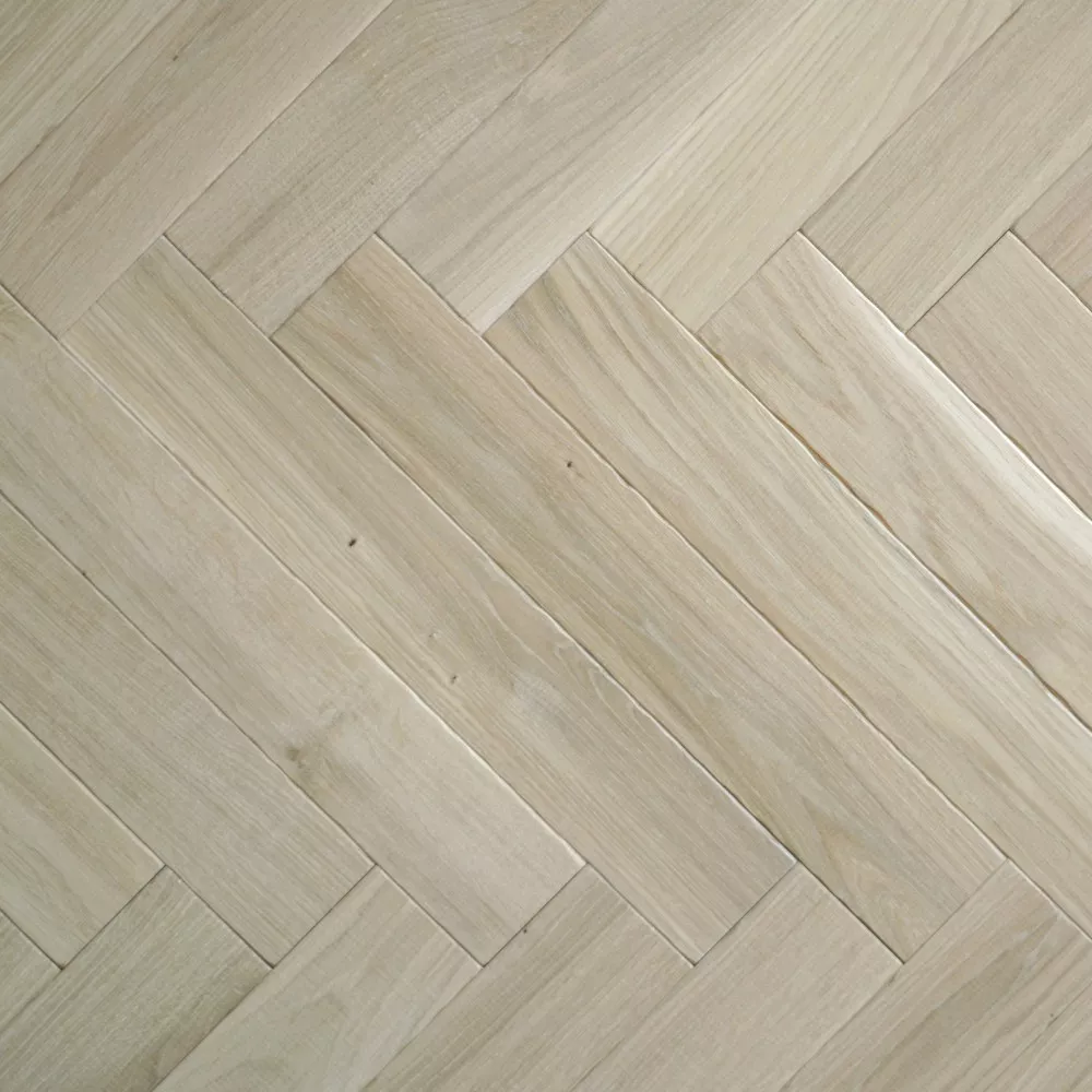 Helles Fischgrätparkett mit Antik-Look