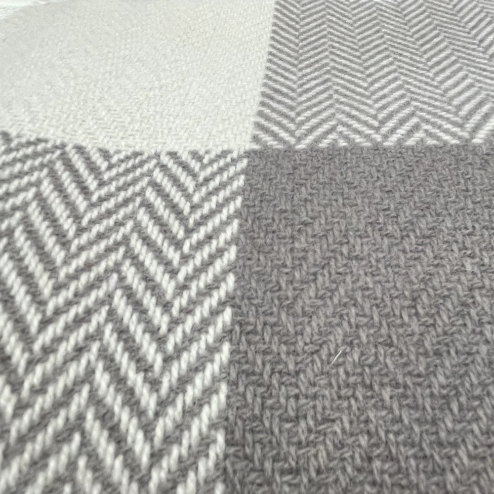 Plaid Cashmere Merino von Foxford - Cream Blocks Plaid Cashmere Merino von Foxford - Cream Blocks