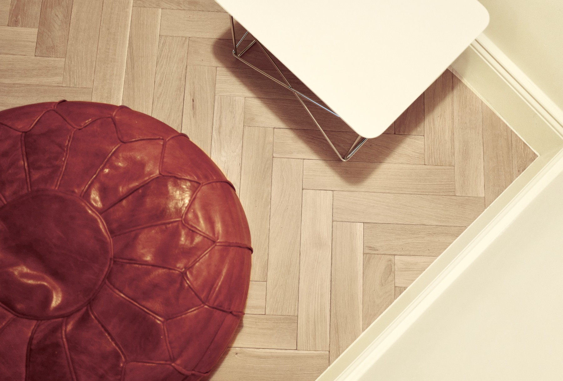 Fischgrät Eiche Creamy Horse Fischgrätparkett antik hell Wohnzimmer