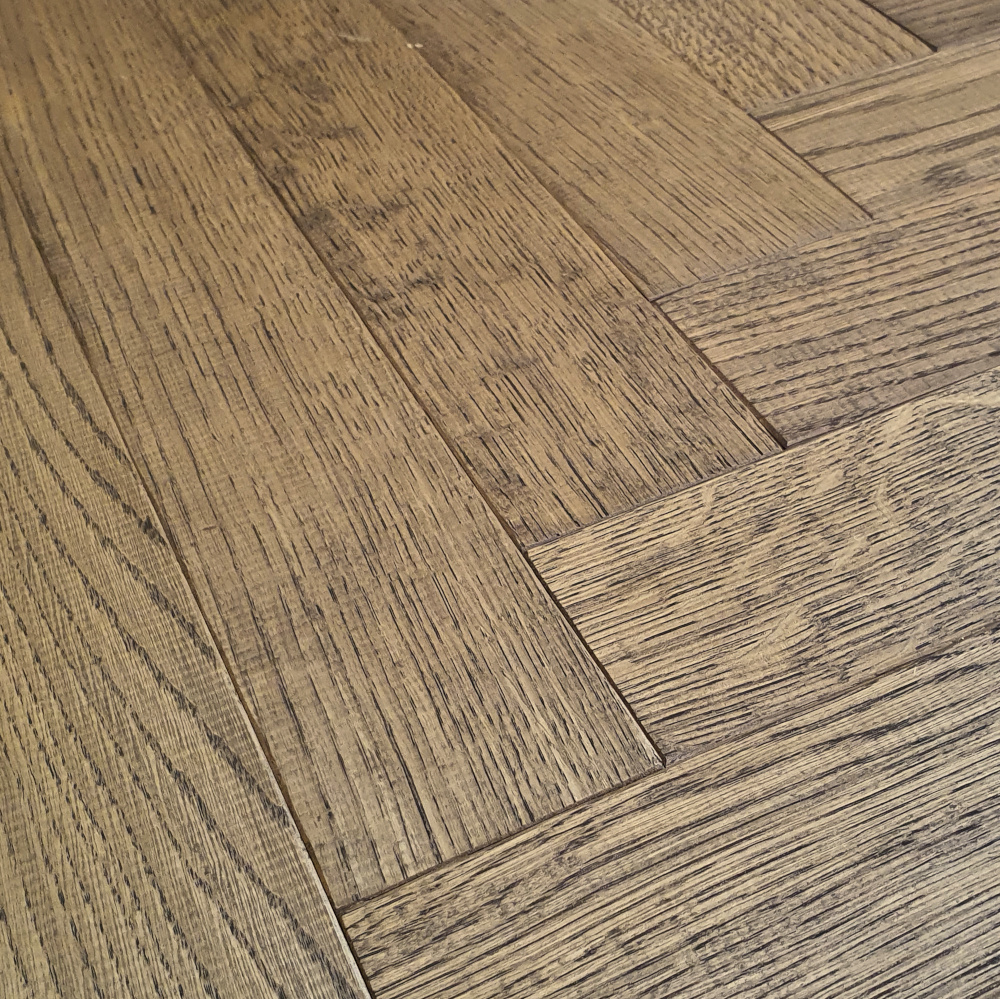 Fischgrät Eiche Noblesse Walnut Braunes Fischgrätparkett