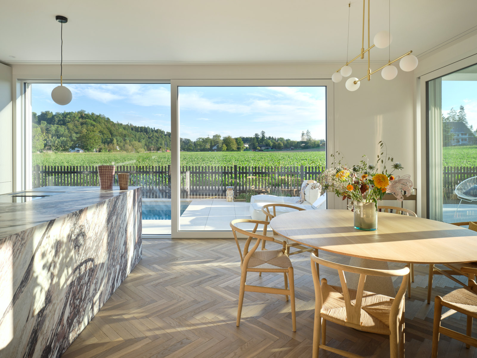 Fischgrät Parkett Antik Smoky Horse - Silk Grey Klassisches Fischgrätparkett, Antikparkett, Wohnraum