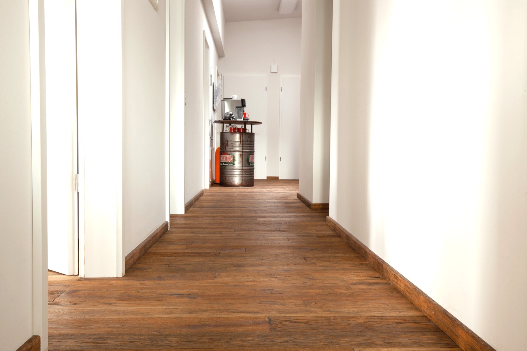 Wirtshausboden Eichendielen Avignon Massivholzdielen, Massivdielen, Handarbeit, robuste Eichendielen, Kachelofen