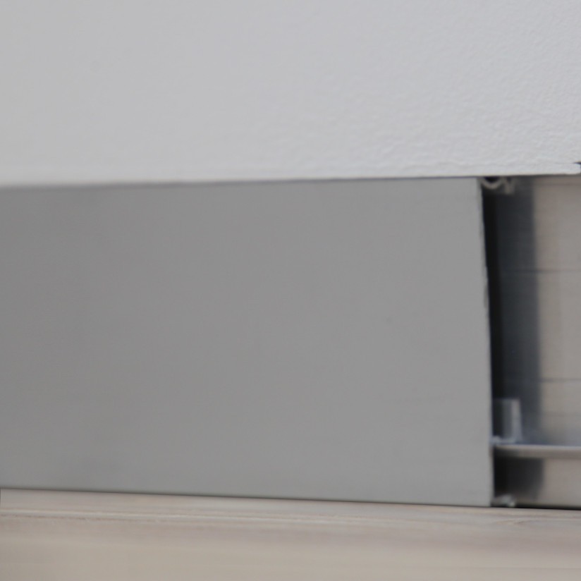 Wandbündige Sockelleiste ohne Schattenfuge Wandbündige Sockelleiste mit Metallprofil