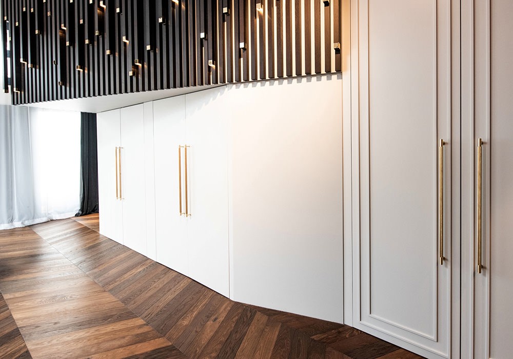 Französisches Fischgrät Eiche Colombian im Loft Chevron Räuchereiche Sanierung