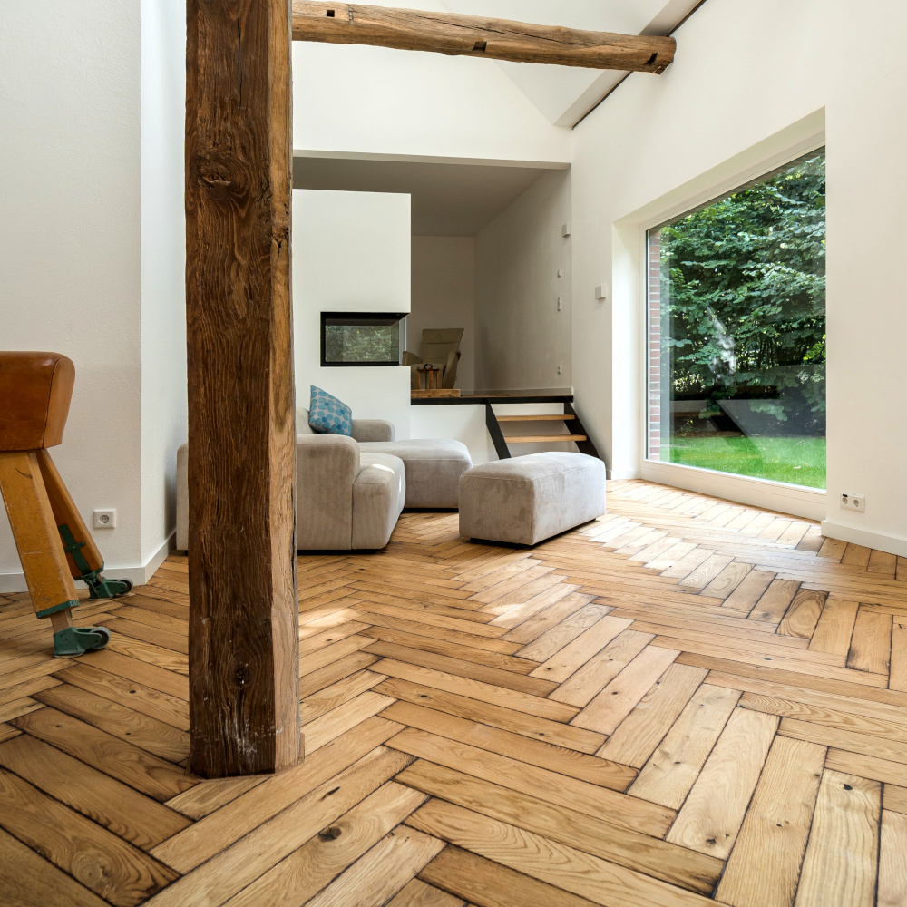 Fischgrät Eiche Old Tullan mit gebrannten Kanten im umgebauten Bauernhof Antikparkett, Vintage Parkett, Yakisugi