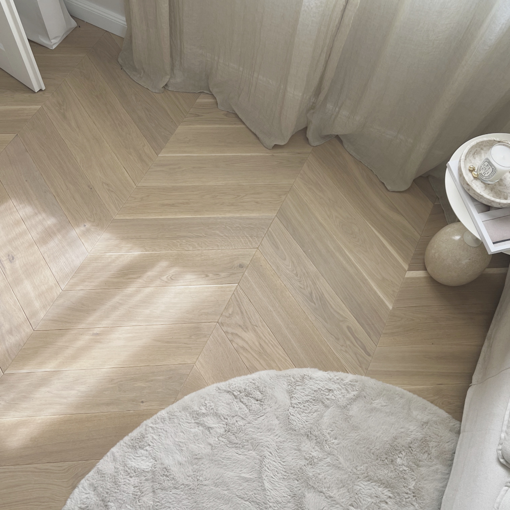 Franz. Fischgrät Eiche Creamy Pony  Chevron Eichenparkett