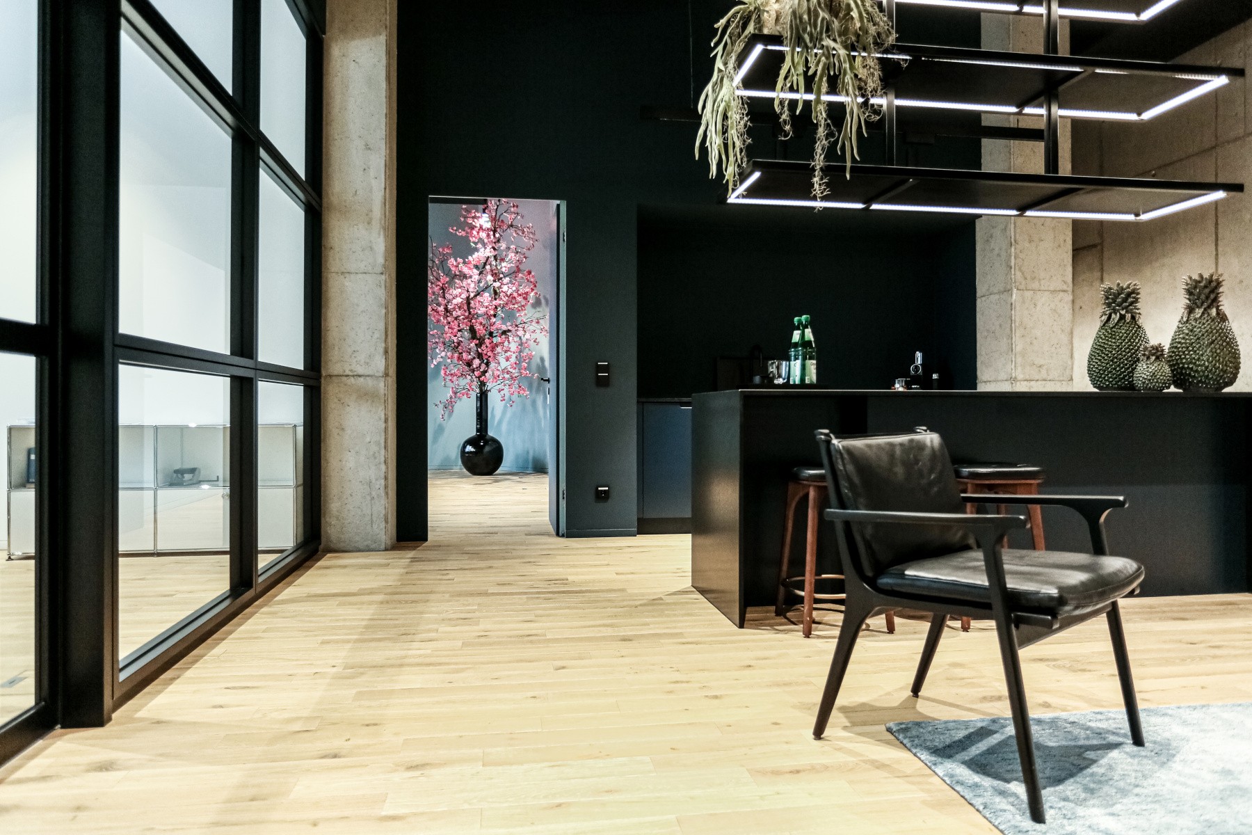 Massivholzdielen Eiche Clear White Sägerau im "SkyAngle"-Gebäude