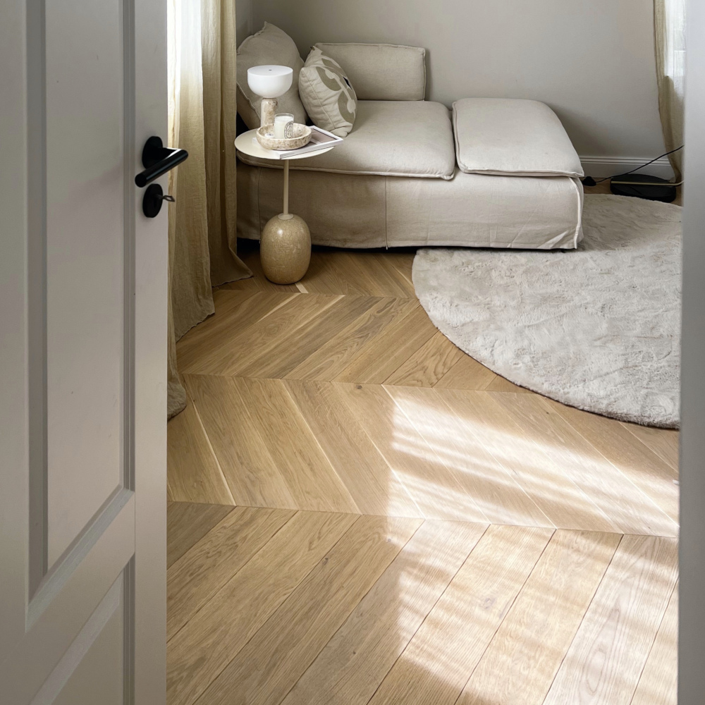 Franz. Fischgrät Eiche Creamy Pony Chevron Eichenparkett