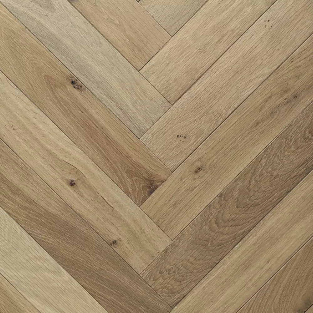 Helles Fischgrät antik bearbeitet